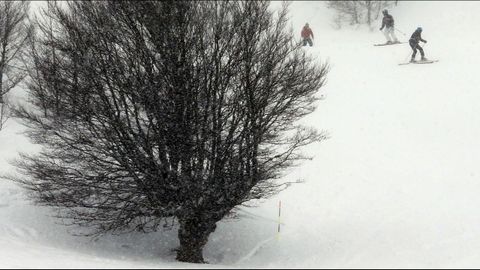 Esquiadores en la estacin de Fuentes de Invierno