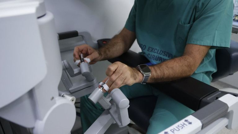 El Sergas obliga a Povisa a usar el Da Vinci en los pacientes de la pública