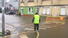 Se desborda el r�o C�davo, en Fene