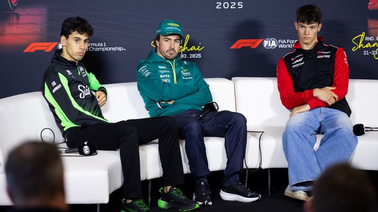 Fernando Alonso ante los medios de comunicación