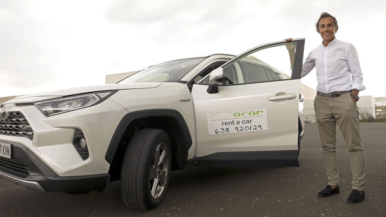 Los rostros clebres de la distancia social.Casa do Concello de Sarria