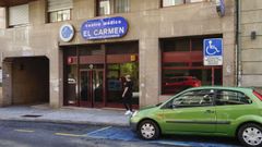 Fachada del Centro Médico El Carmen, en la avenida de la Habana de Ourense