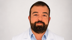 Dario Ortigoza es neuropediatra experto en trastornos del movimiento.