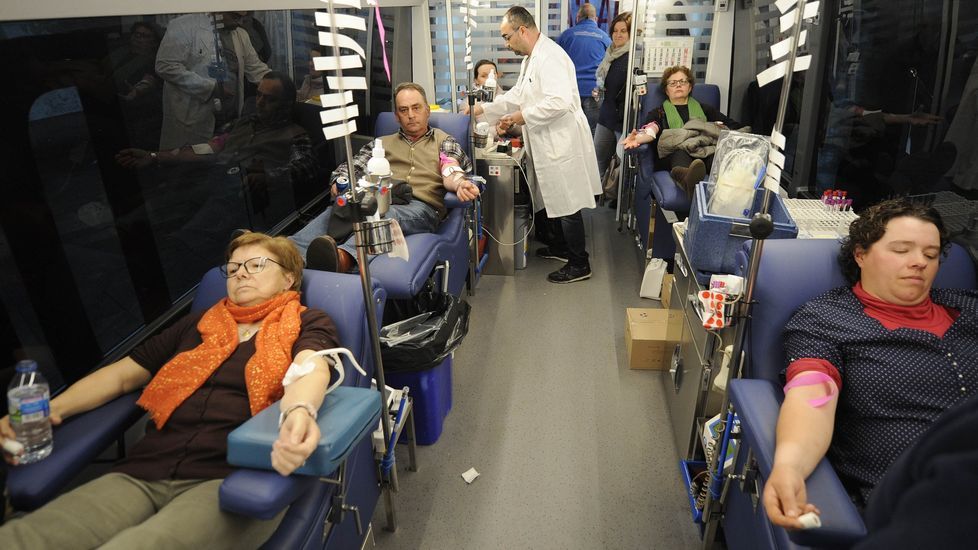 Primer aniversario del servicio autocovid en Santiago.Donaci&oacute;n de sangre en Lal&iacute;n