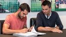 Insua firma su contrato con el Schalke 04