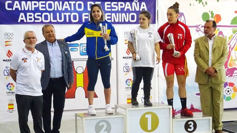 Olga García, en el escalón del primer puesto como campeona de España