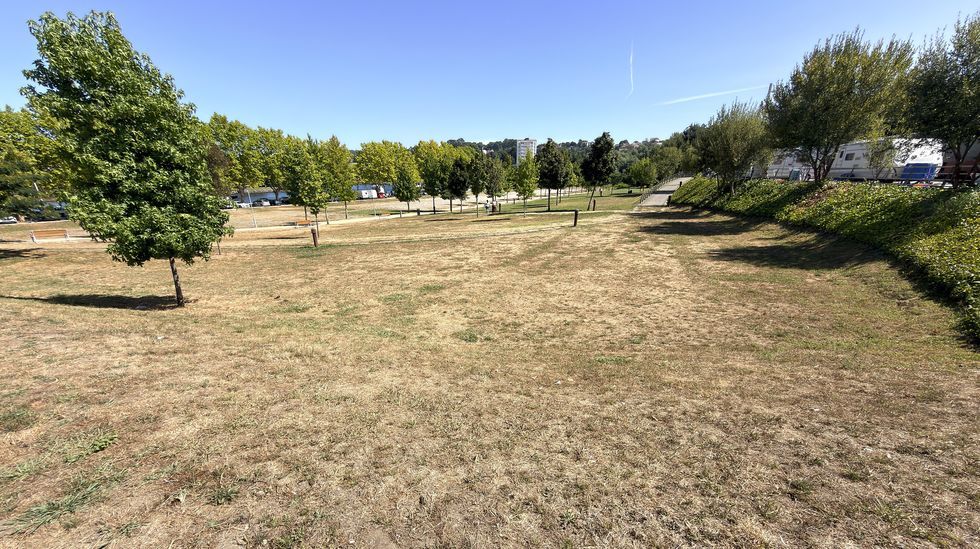 El color marr�n ocupa el lugar de la hierba vede en parques como el de la antigua Tafisa en Pontevedra