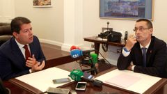 Picardo y el alcalde de la Lnea de la Concepcin, durante una reunin para tratar temas relacionados con el brexit