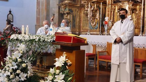La misa fue concelebrada por el prroco Rafael Mella y otros dos sacerdotes