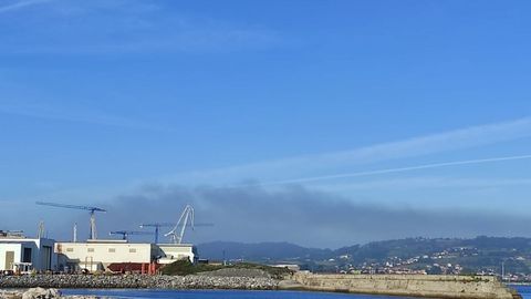 Nube de contaminacin en la zona oeste de Gijn