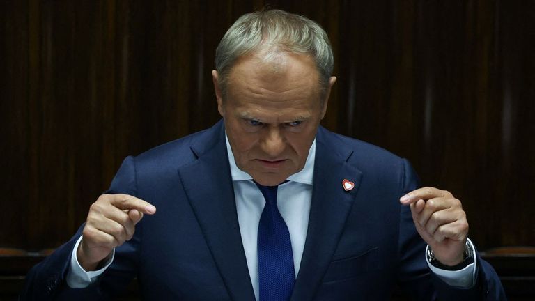 Tusk remodela su Gobierno tras el tropiezo en las urnas y da más poder a su ministro de Exteriores