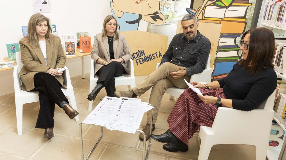 De esquerda a dereita, ngeles Pacoret, Eva Souto Garca, Daniel Prez e Maica Ures 