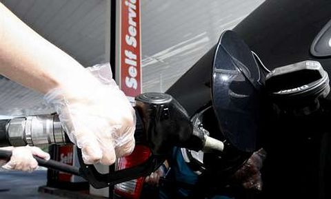 El sector critica cuestiona la calidad del combustible que ofrecen las gasolineras de bajo coste. 
