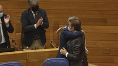 Alfonso Rueda y Alberto Nez Feijoo, abrazndose tras el discurso del primero.