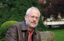 Roberto Gonzlez-Quevedo Gonzlez, doctor en Antropologa por la Universidad Autnoma de Madrid y en Filologa Hispnica por la de Oviedo