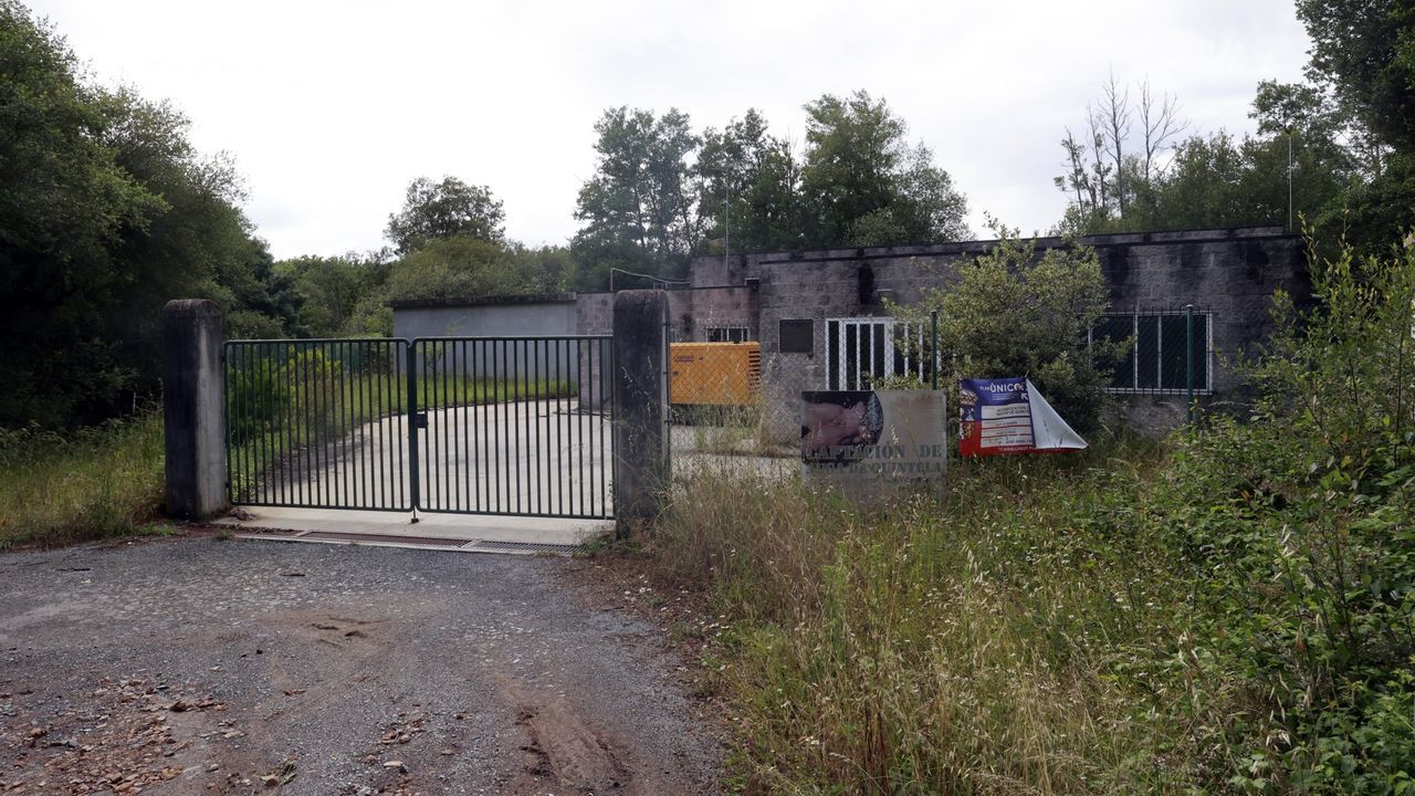 Primera nevada del invierno en la monta�a de Lugo.Exterior de la captaci�n de agua de la parroquia de Quintela