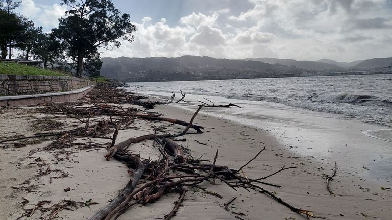 El marisqueo a pie de la ría de Pontevedra prolonga su parada forzado por los temporales