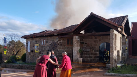 Incendio en el monasterio budista de San Amaro (Ourense)