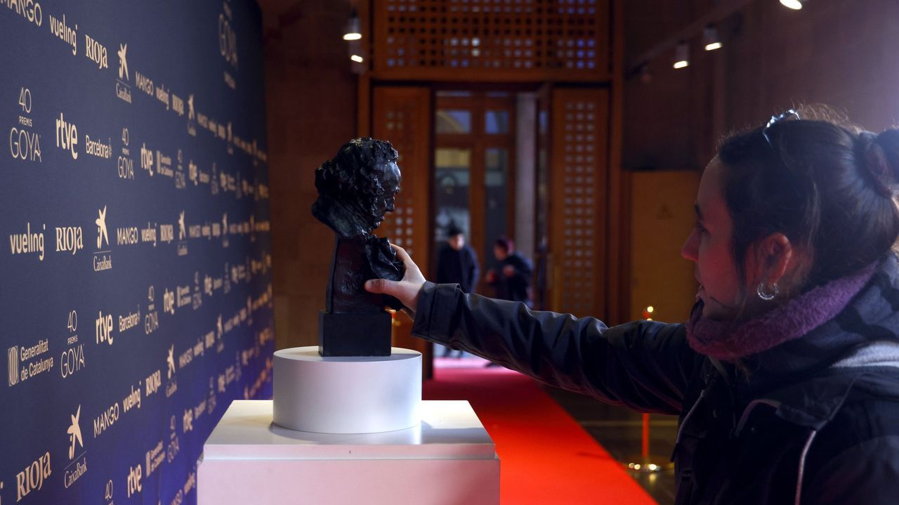 El Ayuntamiento de Barcelona ha instalado una estatuilla con motivo de la gala de los Goya que se celebrar� en la ciudad el 28 de febrero