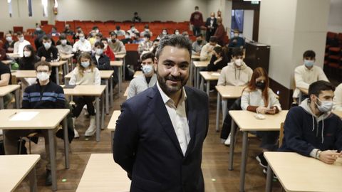 Ismael Esquisabel, de Airbus,  visit el campus de Ourense