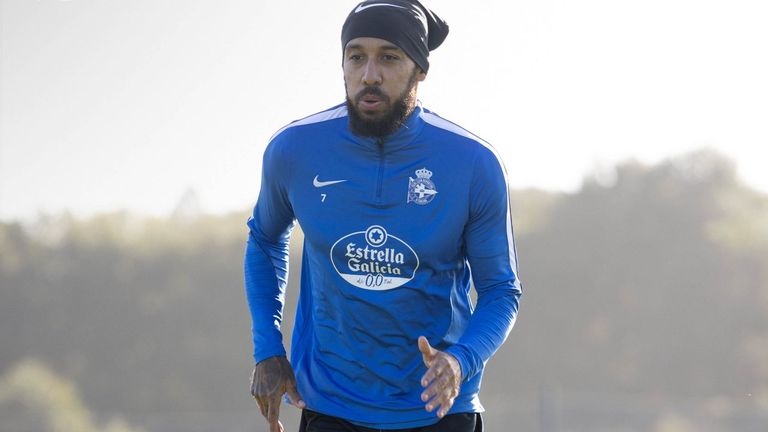 Aubameyang corre hacia su vuelta con el Deportivo