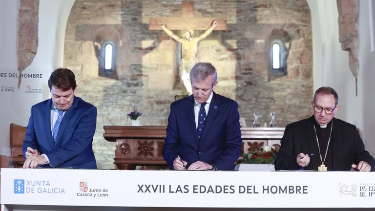 Alfonso Fernández Mañueco, Alfonso Rueda y Abilio Martínez firmando el convenio de colaboración