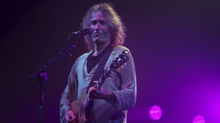 Muere Robe Iniesta, líder de Extremoduro, a los 63 años: «Hoy despedimos al último gran filósofo»