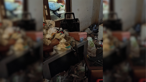 Enseres y residuos en el interior de una vivienda en Ferrol, en un caso de sndrome de Digenes.