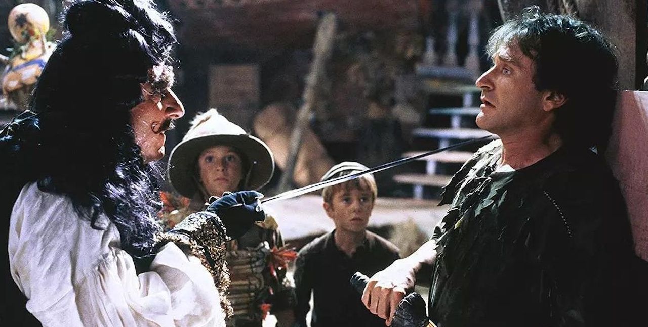 Dustin Hoffman y Robin Williams interpretan al capit�n Garfio y Peter Pan
