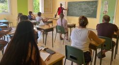 Clases de español para refugiados ucranianos en el centro de acogida que Cruz Roja gestiona en Barbadás