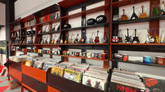 Nueva tienda de La Bomba Rcord en Gijn