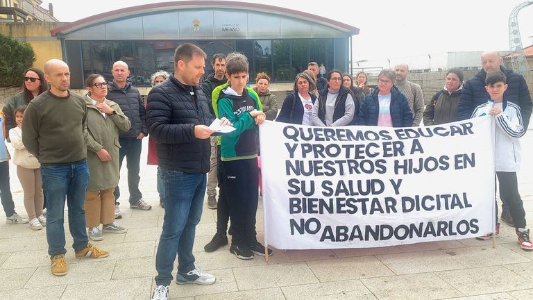 Meaño, contra la «orfandad digital»: «Nadie le da a su hijo de 13 años un Ferrari y le dice 'conduce con cuidado'; con el móvil sí lo hacemos»