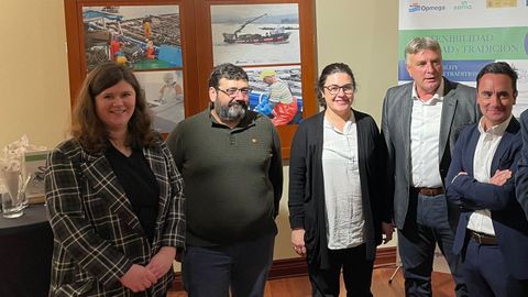 La directiva de Opmega con Cécile Fouquet, del Consejo Consultivo de Acuicultura