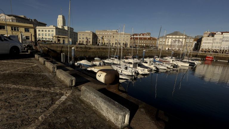Hallado el cuerpo de un hombre en la dársena de A Coruña, en las inmediaciones del Náutico