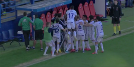 Los jugadores del Oviedo celebran el 0-2 al Extremadura