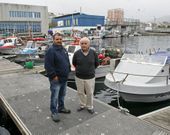 Alfredo Fuentes, patrn de bajura, y Arturo Mallo, jubilado, lamentan la cada de la pesca local. 