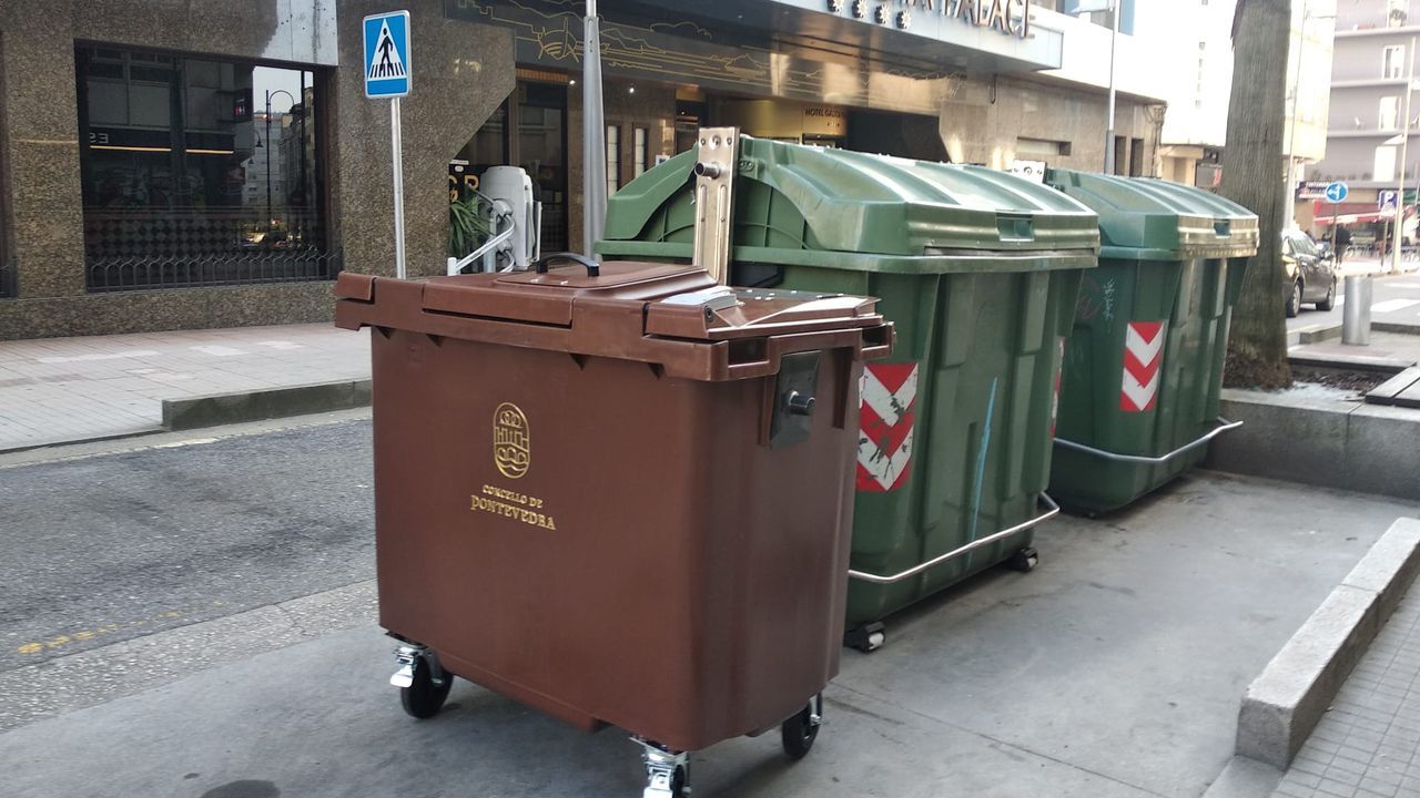 Se renuevan en Azuqueca los contenedores de basura con la incorporación del  cubo marrón para materia orgánica
