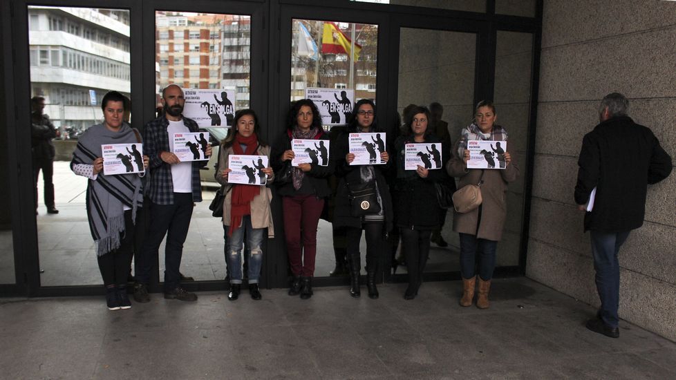 La oficina de Turismo, derecha, est� en Vigo de Sarria. 
