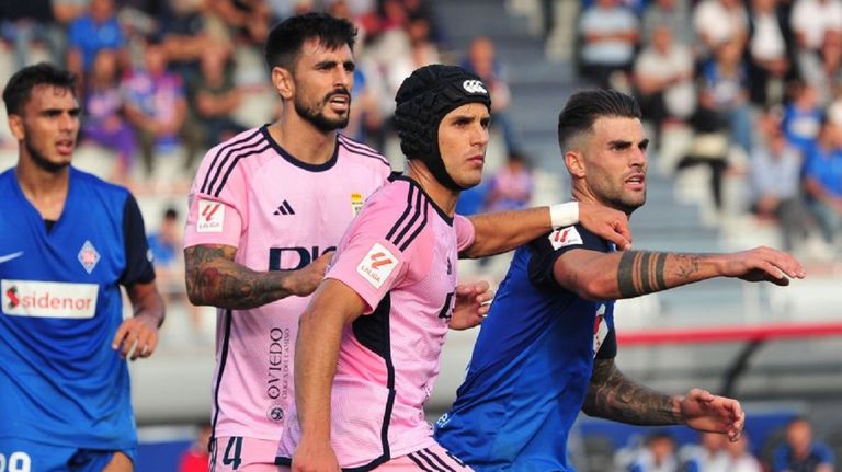 Costas y Luismi, durante el Amorebieta-Oviedo