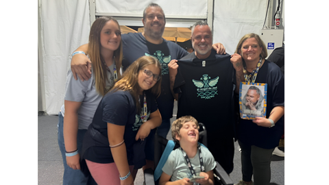 Javi y su familia con Juan Mag�n