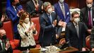 La presidenta del Senado italiano, Elisabetta Alberti Casellati, y el presidente del Congreso, Roberto Fico, aplauden tras la elección de Mattarella