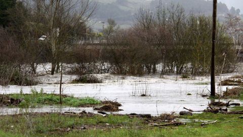 Inundaciones en la provincia de Ourense.En Vilamartín, el Sil ha inundado dos casas en Valencia, y varias carreteras en todo el territorio municipal
