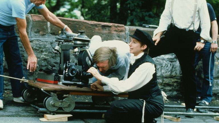 Barbra Streisand, del desprecio de los Óscar al tributo que le rinde Cannes