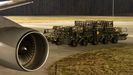 Carga de munición y armamento con destino a Ucrania, desde la base áerea norteamericana de Dover.