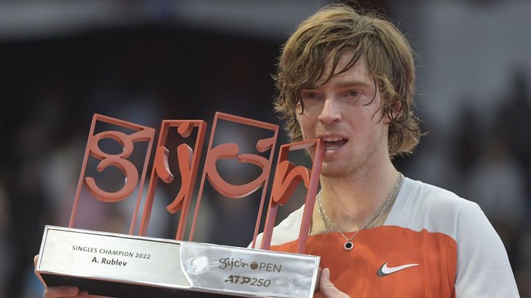 El tenista ruso Andre Rublev, noveno jugador mundial y primer cabeza de serie del Gijón Open ATP 250 de 2022, se ha proclamado vencedor del torneo al vencer al americano Sebastian Korda