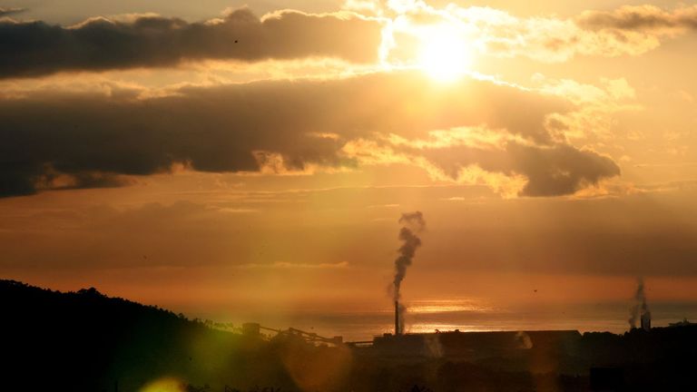 Alcoa dice que retirar las 2.000 toneladas diarias que hace Alúmina «no tendría un gran efecto en el mercado»