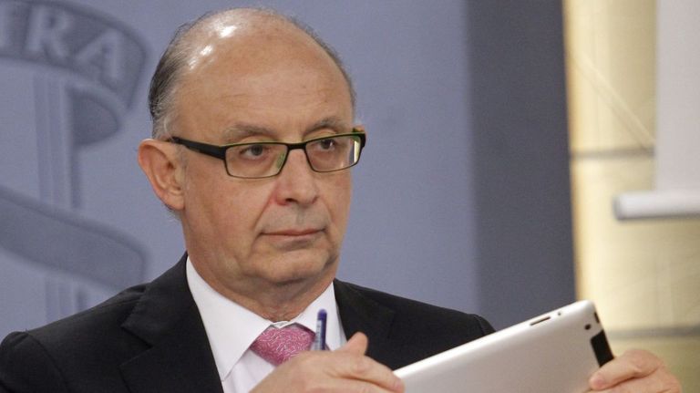 La directiva de una gasista niega que pagara al despacho de Montoro por favores políticos