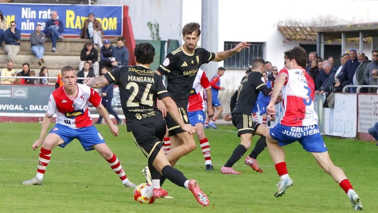El Compostela recupera el liderato en Vilagarcía (0-2)
