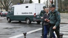 El friolense condenado por agredir sexualmente a su hijo y a dos amigos menores, entrando en la Audiencia Provincial de Lugo en el año 2018