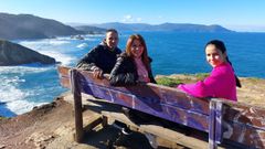 Esta familia de Santiago aprovech el domingo para conocer la costa de Ortegal, empezando por el banco de Loiba